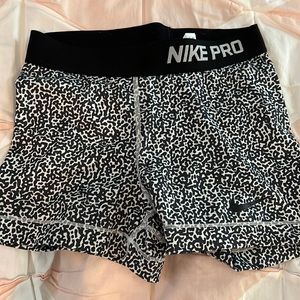 black and white nike pros